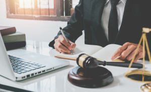 What to Expect When Working with a Lawyer for Car Insurance